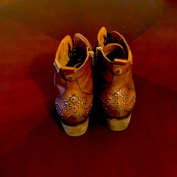 Boots - Picture 2 of 4